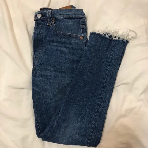 NWOT Levi 501 Skinny in We the People - Picture 5 of 5